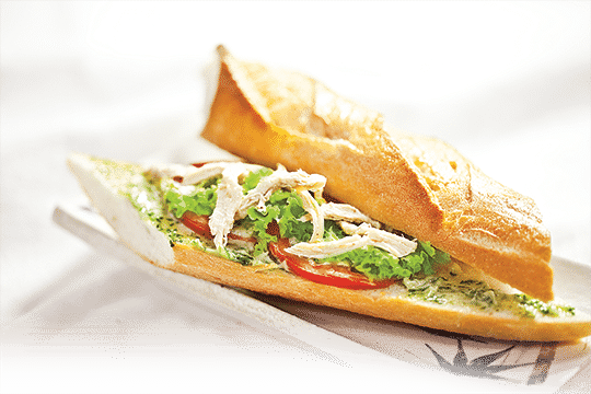 Bánh mì kẹp thịt gà