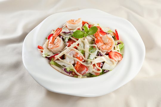 Salad tôm dâu tây táo đỏ