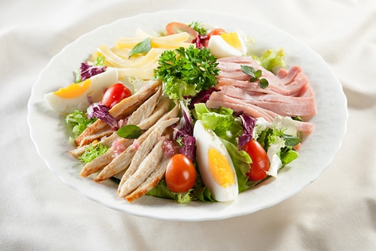 Xinh đẹp rạng ngời cùng Salad Ức Gà Áp Chảo đầy dinh dưỡng