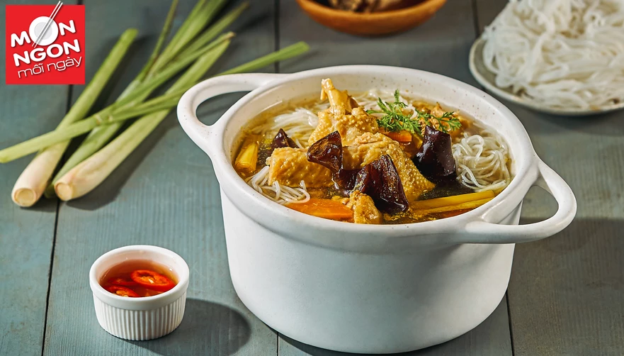 Bún gà xáo sả