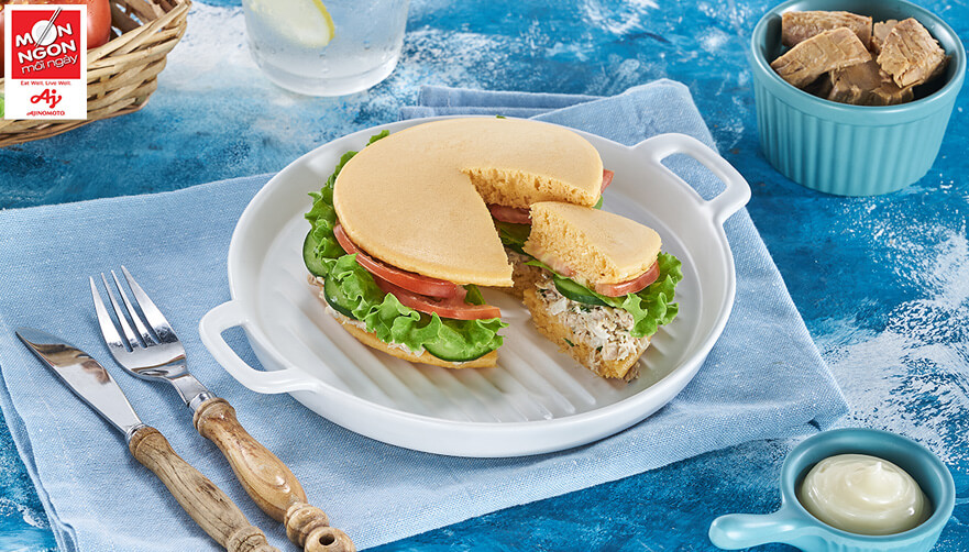 Bánh rán kẹp cá ngừ mayonnaise