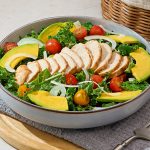 Salad bơ cải kale ức gà